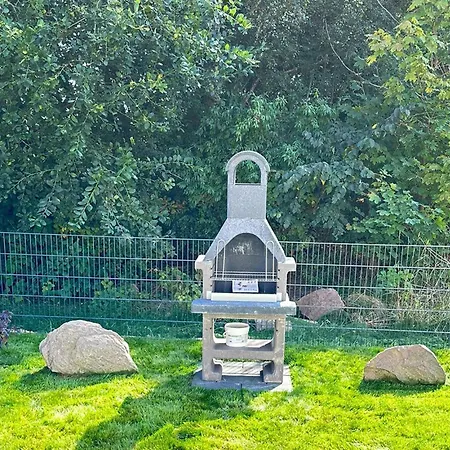 Дом отдыха 4 Bedroom Amazing In