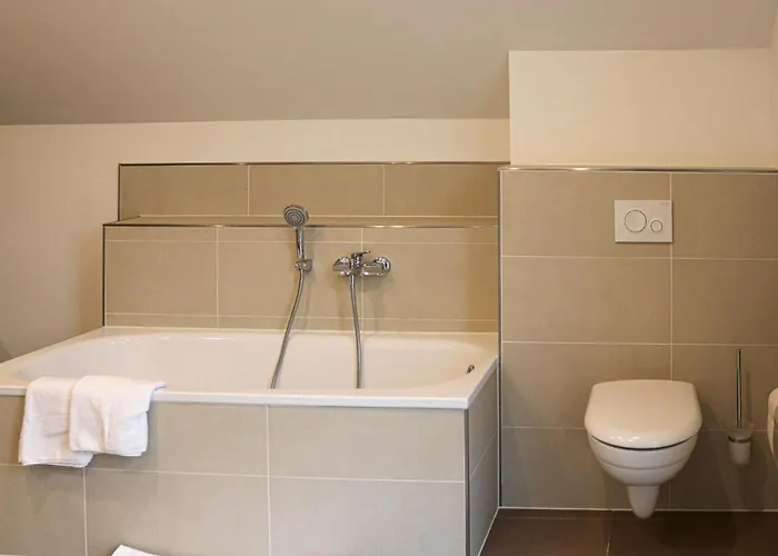 4 Bedroom Amazing In Klausdorf (Vorpommern-Rugen)