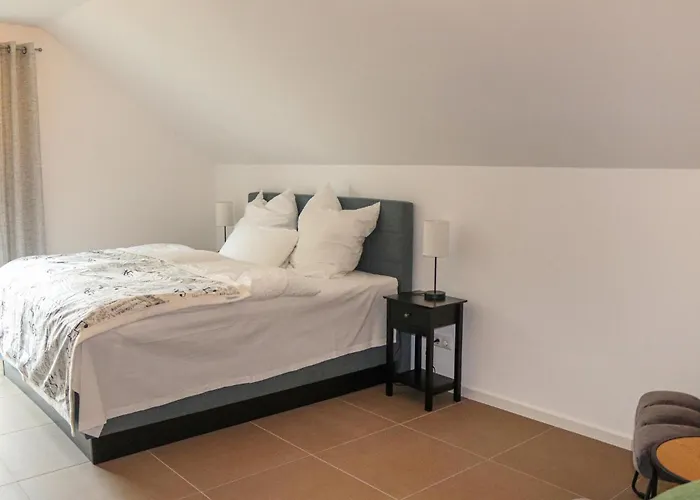 4 Bedroom Amazing In Nyaraló Klausdorf (Vorpommern-Rugen)